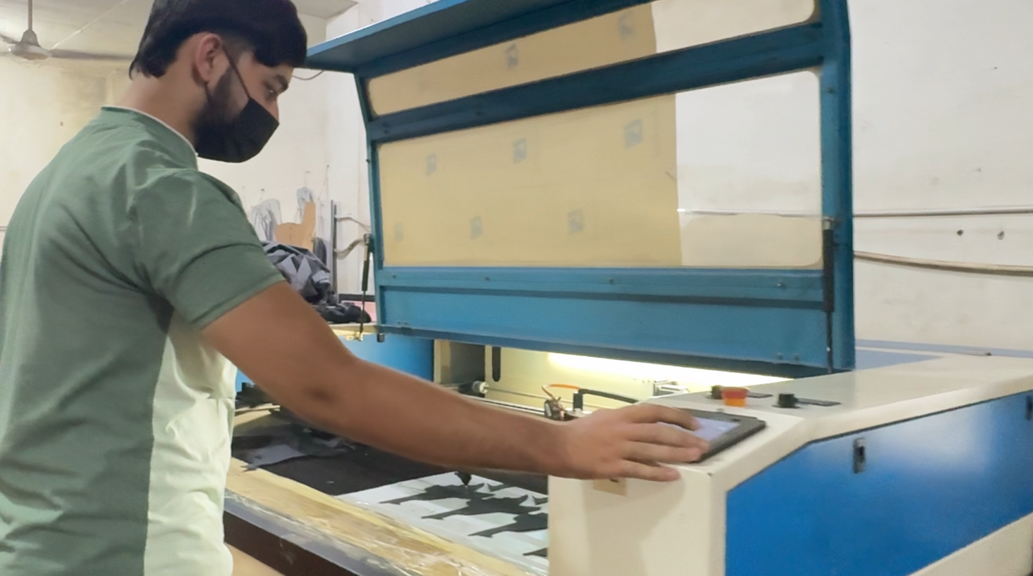 Fabrics Cutting with Scissors